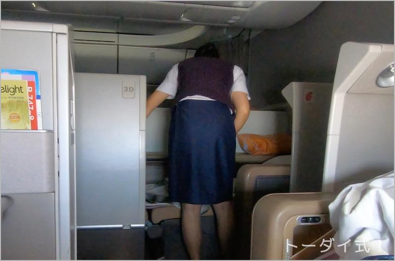中国国際航空のB747-8ファーストクラスのベッドメインキング